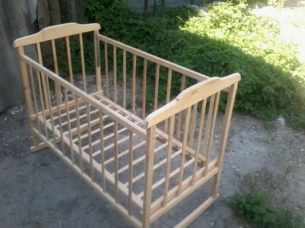 Детская деревянная кроватка 