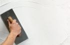 Шпаклевание стены шпателем