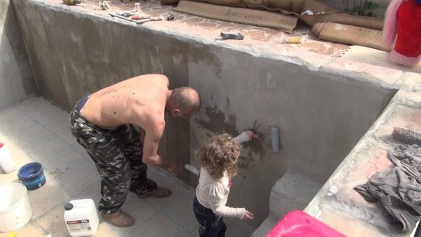 Грунтование чаши бассейна перед укладкой плитки