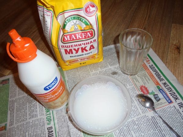 Смесь из муки и клея
