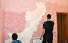 Нанесение жидких обоев