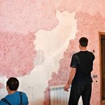 Нанесение жидких обоев