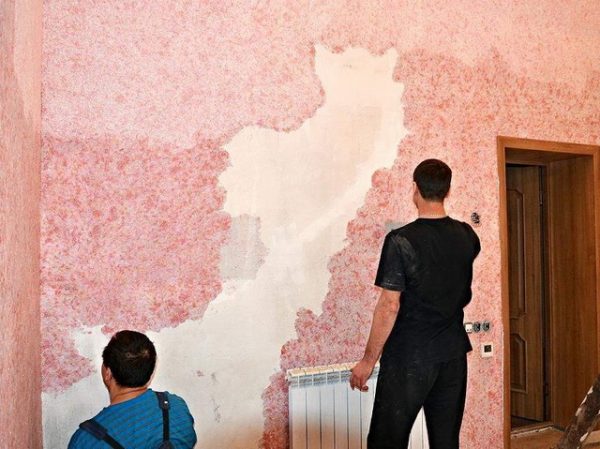 Нанесение жидких обоев