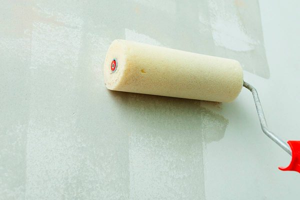 Грунтовка стены 