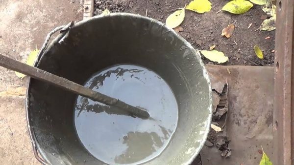 Ведро с цементом