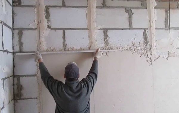 Штукатурка стен по маякам
