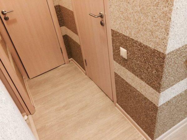 Мозаичная штукатурка в коридоре