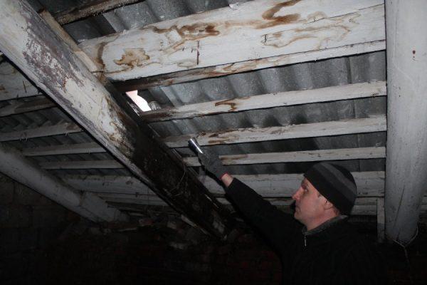 Обнаружение протечек на чердаке