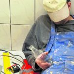 Употребление водки при покрасочных работах