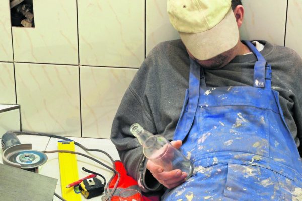 Употребление водки при покрасочных работах