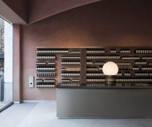 Отделка магазина Aesop глиняной штукатуркой Clayworks