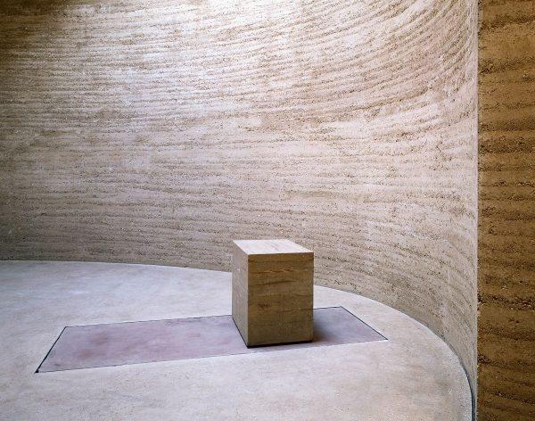 Отделка стены Rammed Earth