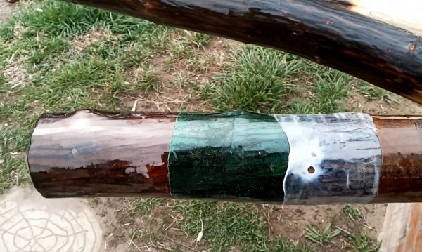 Защита столбов ПЭТ бутылками