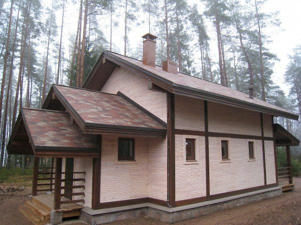 Дом из деревянного кирпича