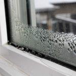 Конденсат на пластиковых окнах
