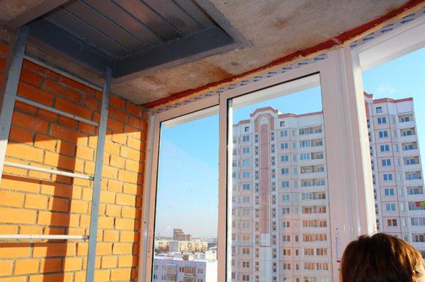 Эвакуационная лестница на лоджии